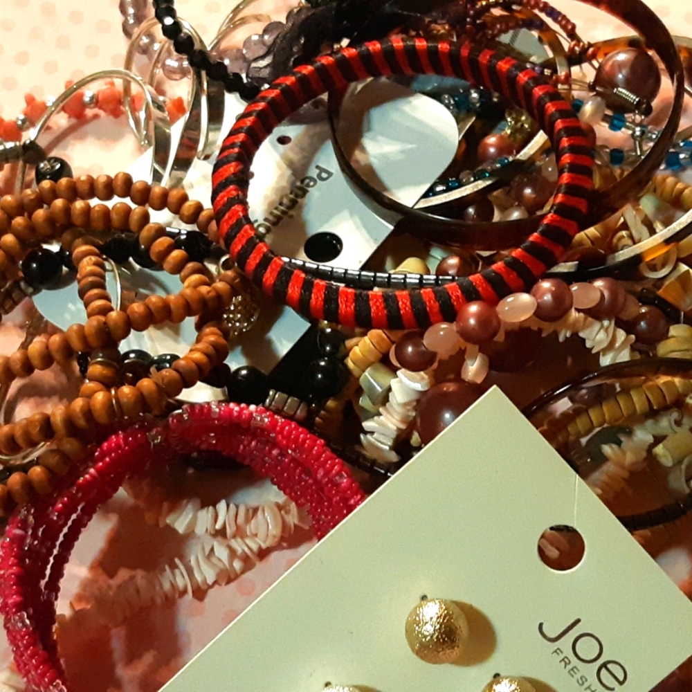 Mixed womans Jewlery lot